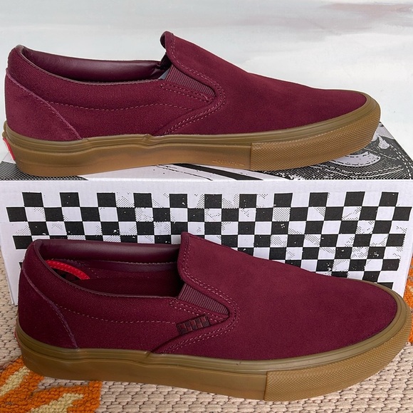 Vans WMNS Skate Slip-On Port/Gum
VN0A5FCAK10
Sneakers - Picture 16 of 16
